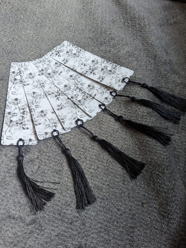 Bookmark with tassel - with,